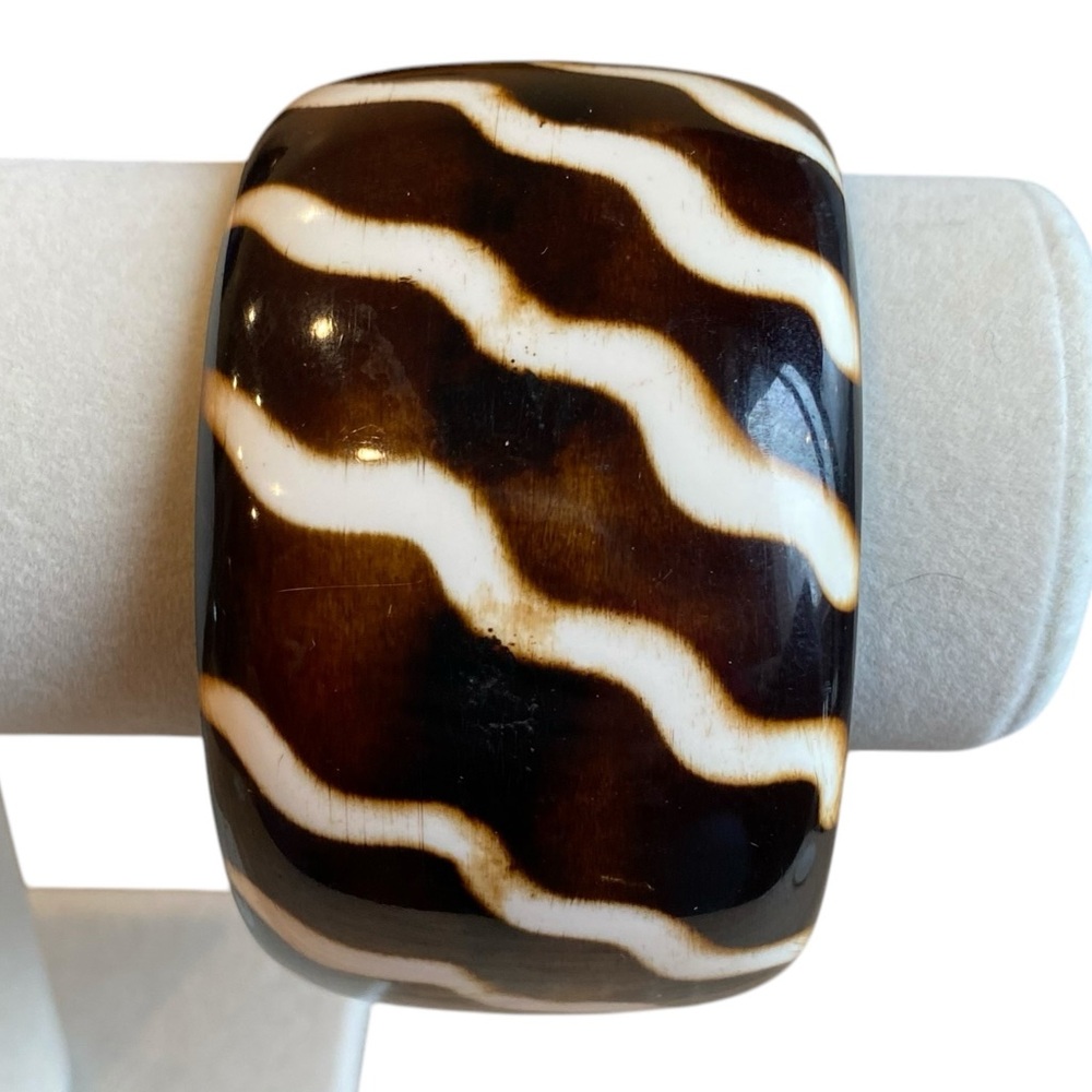 VINTAGE Animal Print Tribal Lucite Bangle Bracelet - Picture 6 of 6